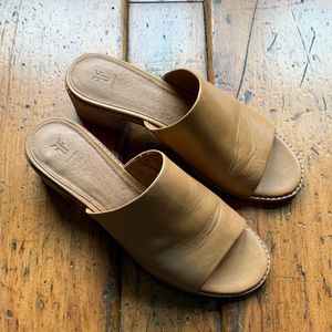 Frye Cindy mule - size 9 and in FABULOUS condition